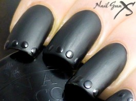 Express your beauty through black nail art