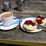 220px-Cornish_cream_tea_2